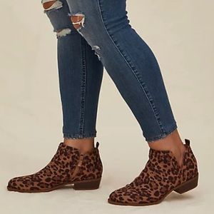 Torrid LEOPARD PRINT FAUX SUEDE V-CUT ANKLE BOOT (8WW)